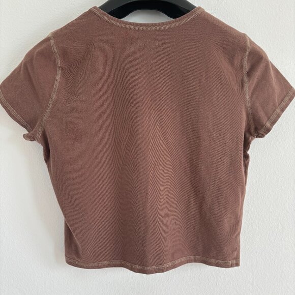 Hollister Must-Have Collection Brown Baby Tee Size Large - Picture 3 of 9